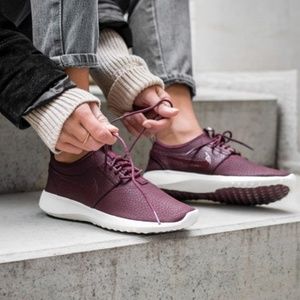 Nike Juvenate Sneakers Maroon
